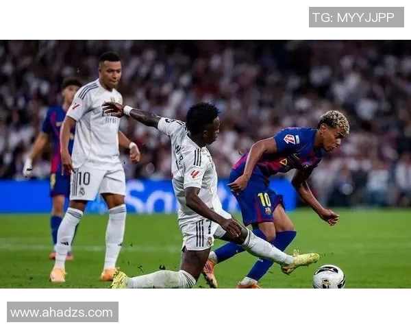 皇马罗马诺考察阿尔克马尔神锋！身价飙升超5000万，搅动欧洲转会市场！